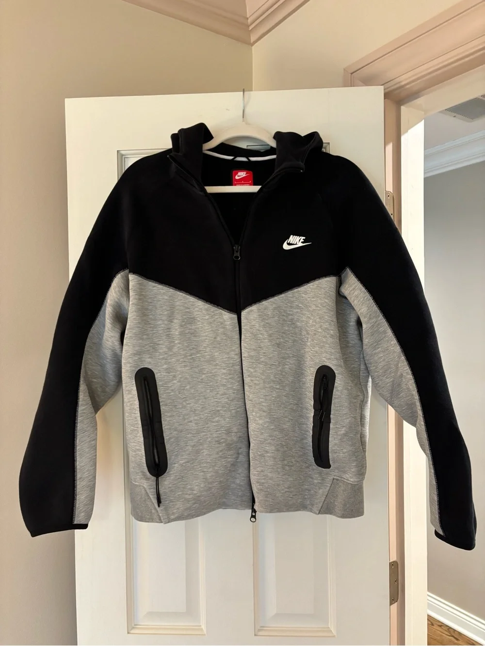 Nike Black and Gray Hooded Men's Windbreaker Jacket